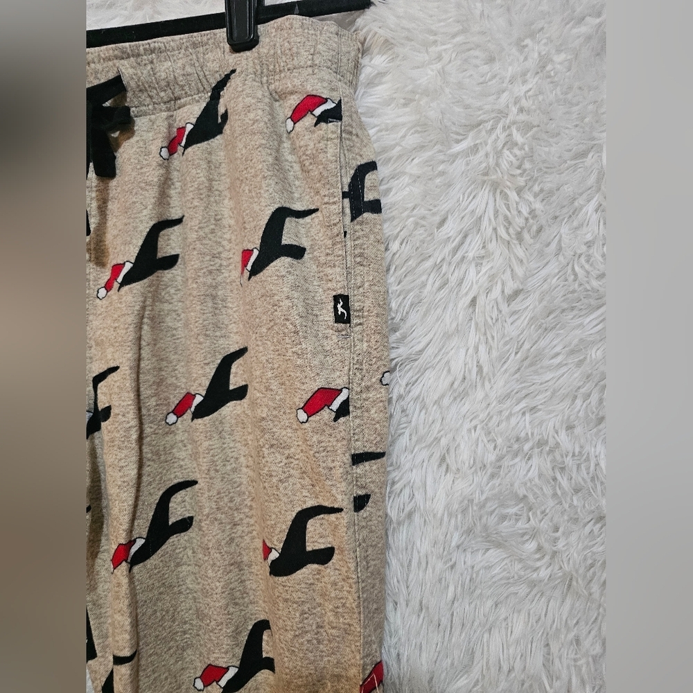 Hollister Mens  Beige Christmas Joggers with Black and Red Print  Mens Size M - Picture 4 of 14
